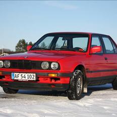 BMW e30 320i