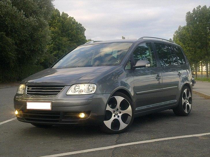 VW Touran TDI Highline - SÆLGES - I sommerdress billede 2