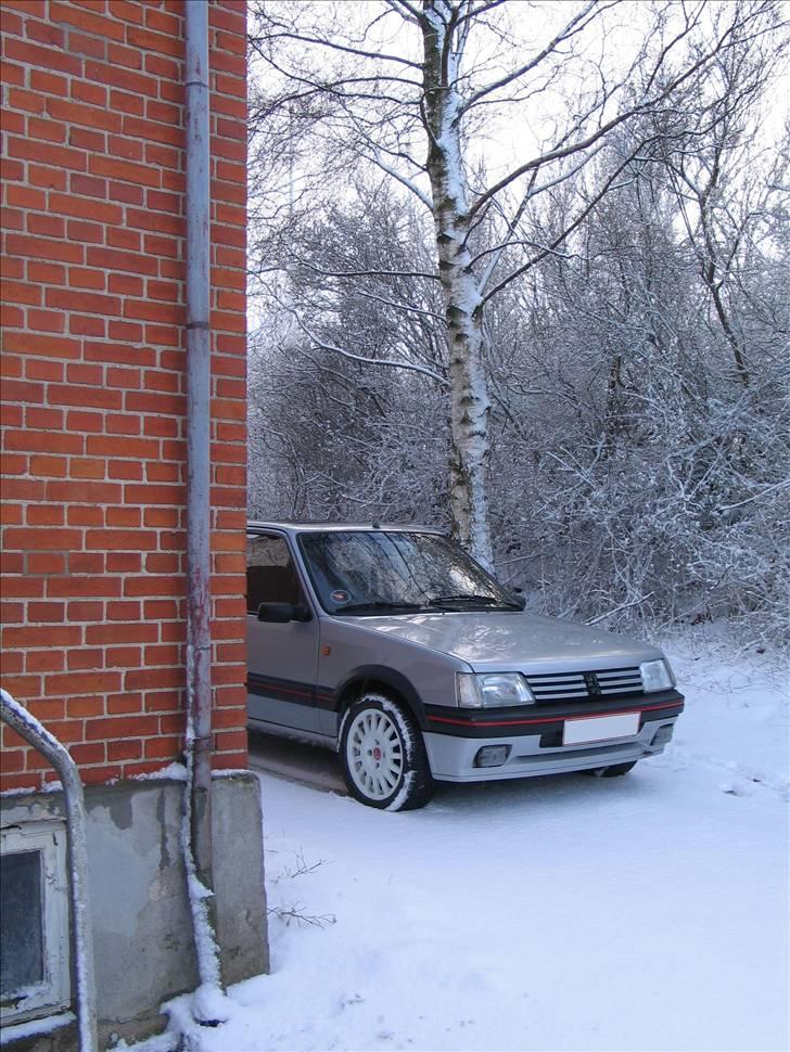 Peugeot 205 GTI 1.9 (solgt) billede 7