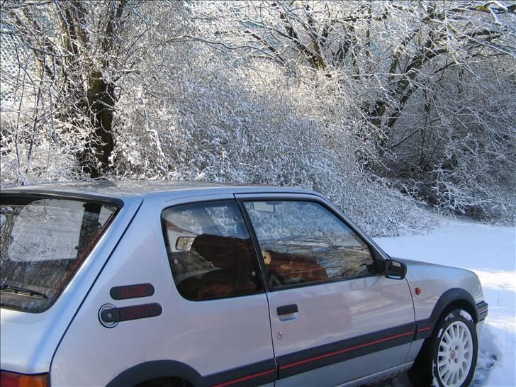 Peugeot 205 GTI 1.9 (solgt) billede 9