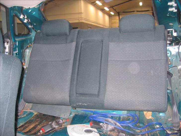 Mazda 323F BA - bagsæde ryg billede 14