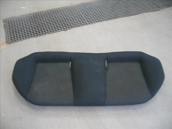 Mazda 323F BA - bagsæde røv... billede 17