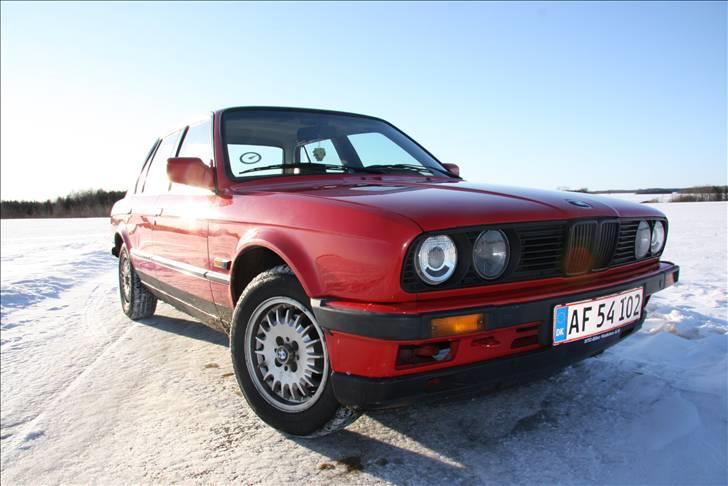 BMW e30 320i billede 1