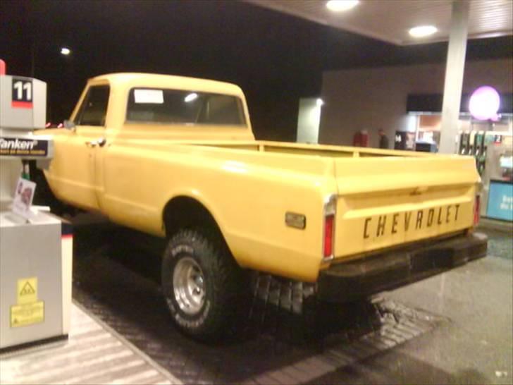 Chevrolet CST/10 - her er den på tanken (der holder man tit hehe :D) billede 3