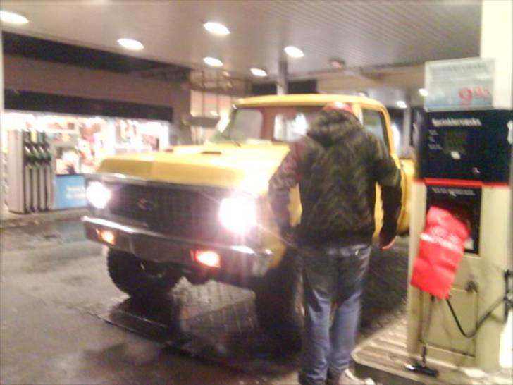 Chevrolet CST/10 - Her er jeg i gang med at tanke på vej hjem fra sjælland. Den gik 3 km/l hjem  billede 5