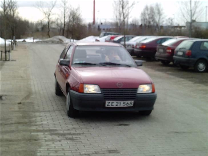 Opel Kadett E  - Med kæresten - Papkazz (; billede 1