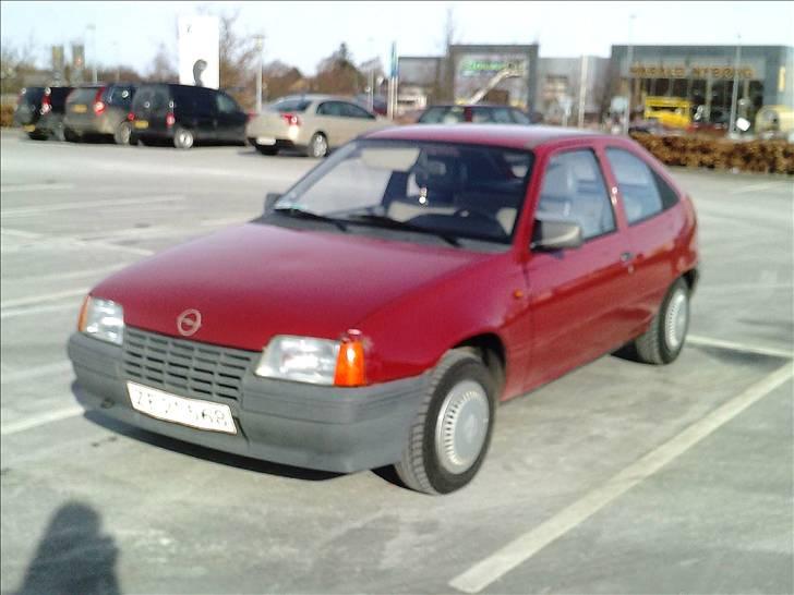 Opel Kadett E  - I kolding storecenteret :b der står den fint ! billede 9