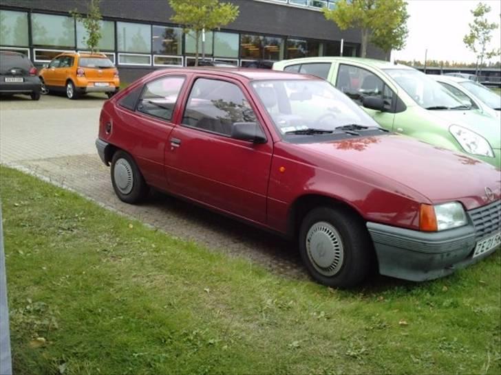 Opel Kadett E  - på skolen .  billede 17