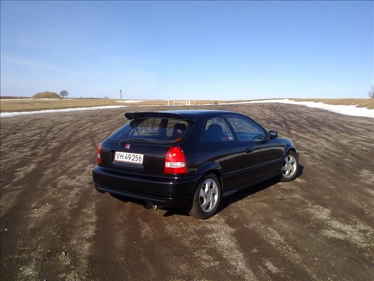 Honda Civic Vti/Type R replica - Hmm, Alene? koldt men vejret er godt. 5-3-10´ billede 13