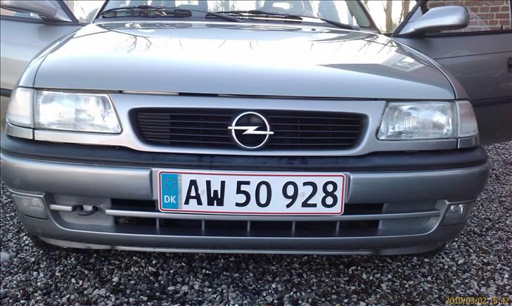 Opel Astra 1,6 I - Tågelygterne  billede 15