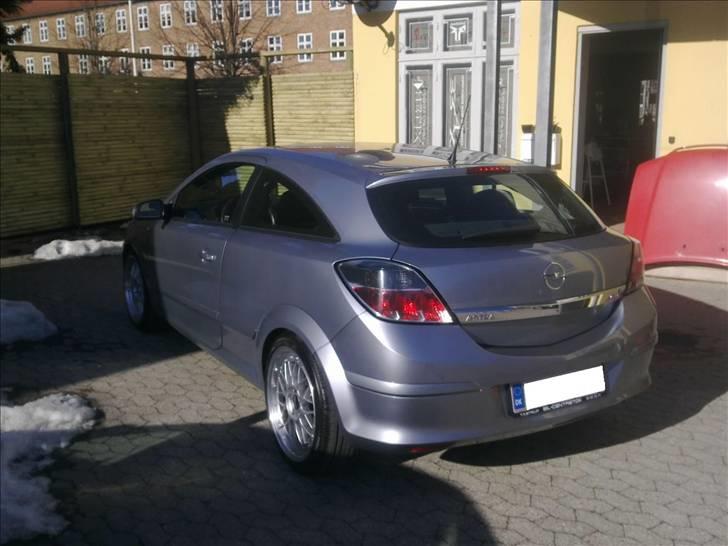 Opel Astra 1.8 GTC billede 9