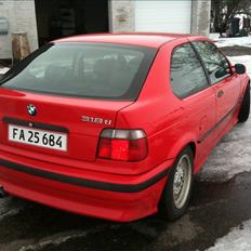BMW 318ti