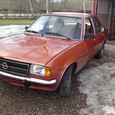 Opel ascona b berlina