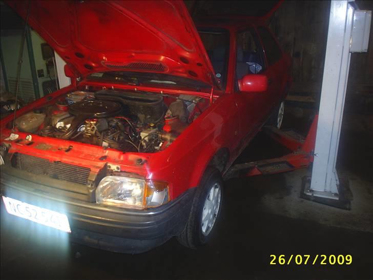Ford escort ( totalskadet) billede 1