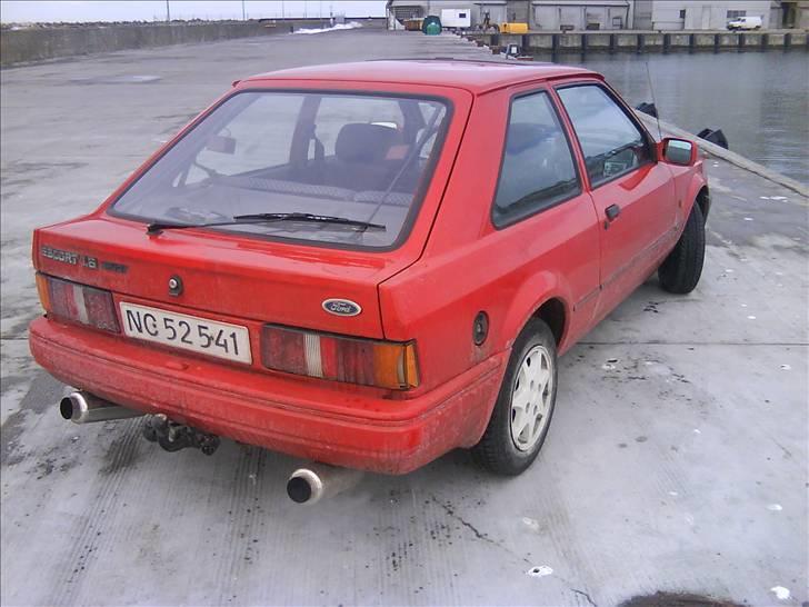 Ford escort ( totalskadet) billede 3
