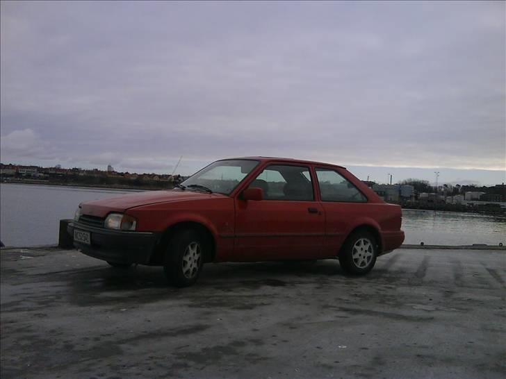 Ford escort ( totalskadet) billede 4