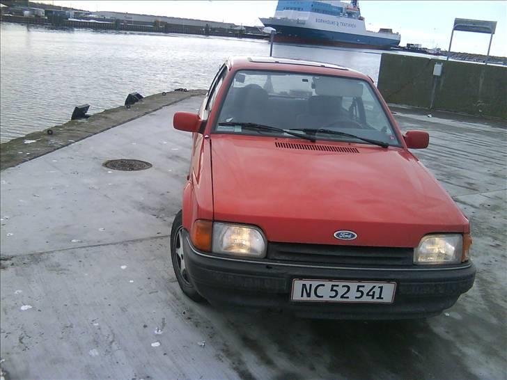 Ford escort ( totalskadet) billede 5