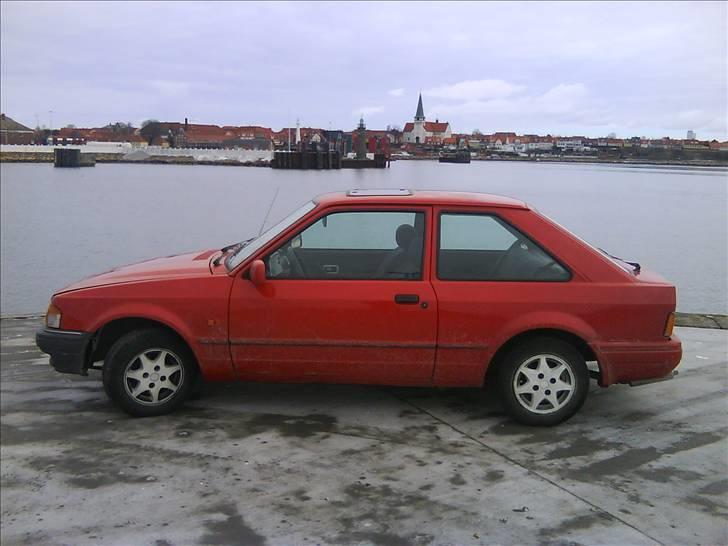 Ford escort ( totalskadet) billede 6
