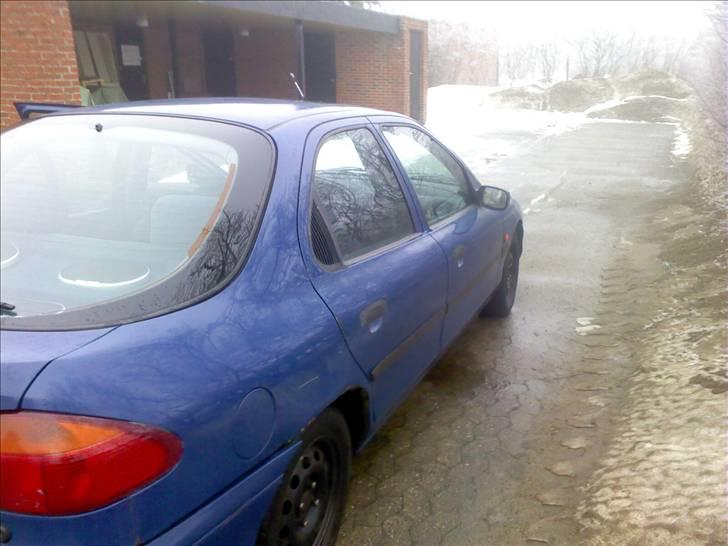 Ford Mondeo 1,8i solgt billede 6