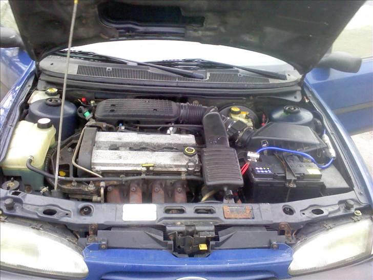 Ford Mondeo 1,8i solgt billede 7