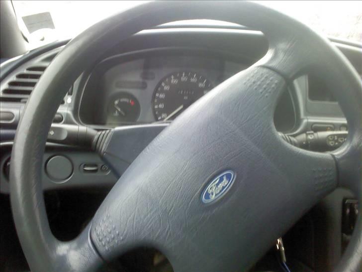 Ford Mondeo 1,8i solgt billede 10