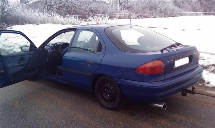 Ford Mondeo 1,8i solgt billede 15