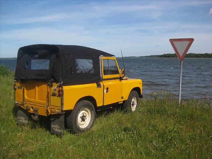 Land Rover SIIA 88" - Soft-top, eller kalesche om man vil. Denne vogn kan være det hele og er bygget om på en halv time. billede 3