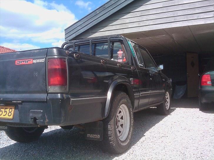 Mazda B2200 Pick-up billede 1