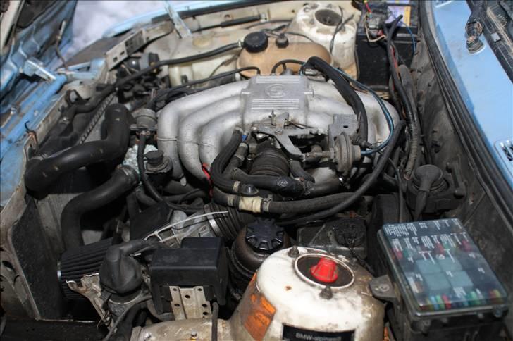 BMW 320i *SOLGT* billede 13