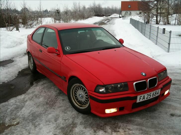 BMW 318ti billede 2