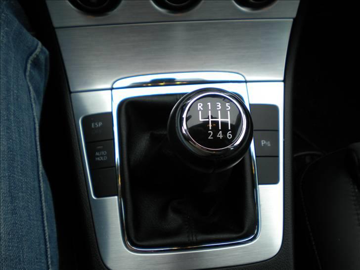 VW Passat 2.0 TDI Highline (Solgt) - 6 trins manuel gearkasse med fast og præcis skift billede 13