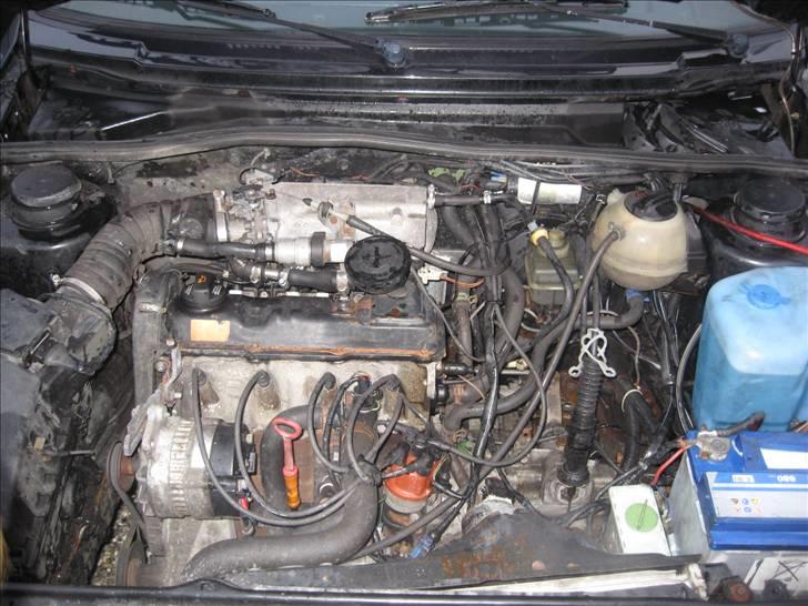 VW Golf II GTI Solgt - gammelt billede af motoren billede 5