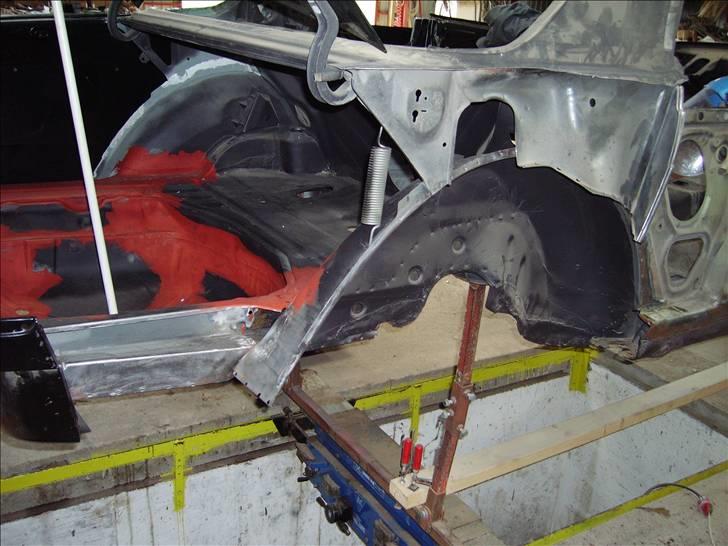 Mercedes Benz 230 CE   WDB123.243 - Udskifning af højre bagskærm billede 6