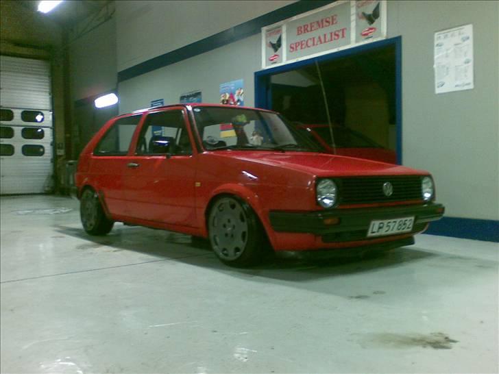 VW Golf 2 "Det semirøde lyn" - På værkstedet efter den blev skruet ned. billede 14