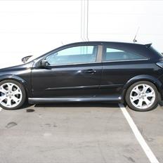 Opel Astra GTC OPC