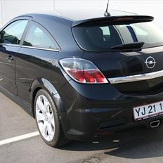Opel Astra GTC OPC