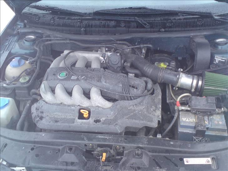 Skoda Octavia *Solgt* - Fine motor - kan ikke ses at de har kørt så mange km.. spnner bare :D billede 15