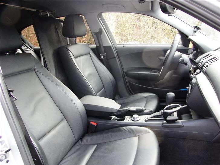 BMW e87 120d van - Sæderne er udskiftet til sportssæder i læder efter billedet er taget.   billede 6