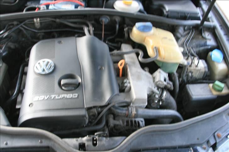 VW passat  TOTAL SKADET billede 10