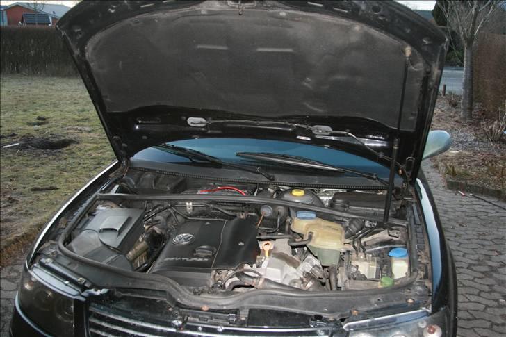 VW passat  TOTAL SKADET billede 11