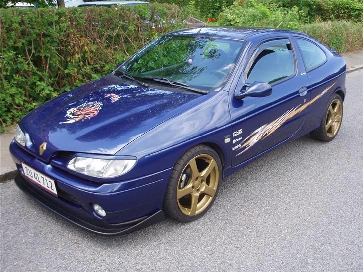 Renault Megane coupe - jeg bliver bare så varm om hjertet når jeg ser min baby og tænker på alt det vi skal opleve sammen billede 2