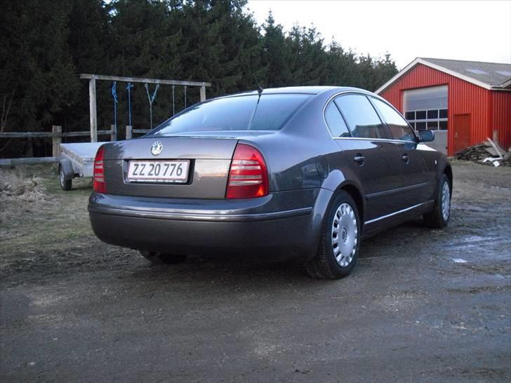 Skoda Superb TDi - efter turen til maler billede 11