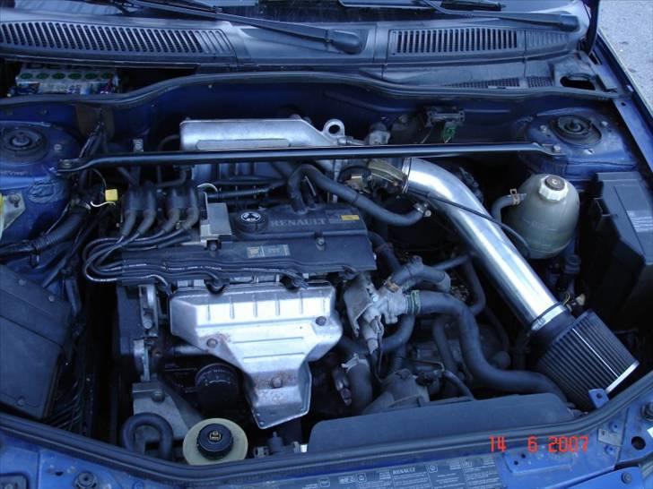 Renault Megane coupe - Når jeg engang får lidt ekstra mønt. kunne jeg godt tænke mig blå slanger billede 10
