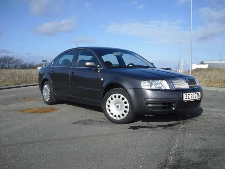 Skoda Superb TDi - efter turen til maler billede 16