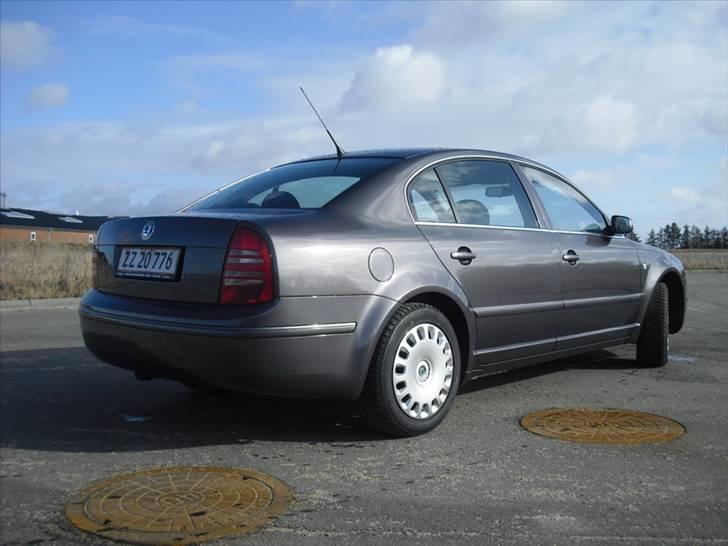 Skoda Superb TDi - efter turen til maler billede 17