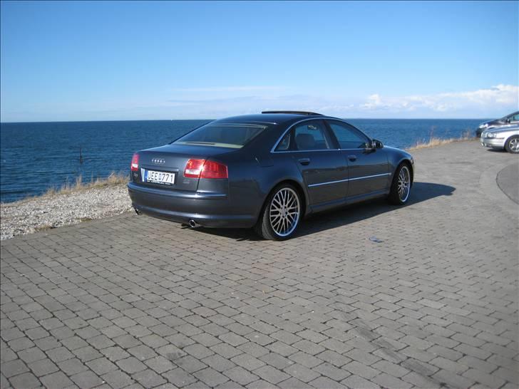 Audi A8 4.2 Quattro billede 3