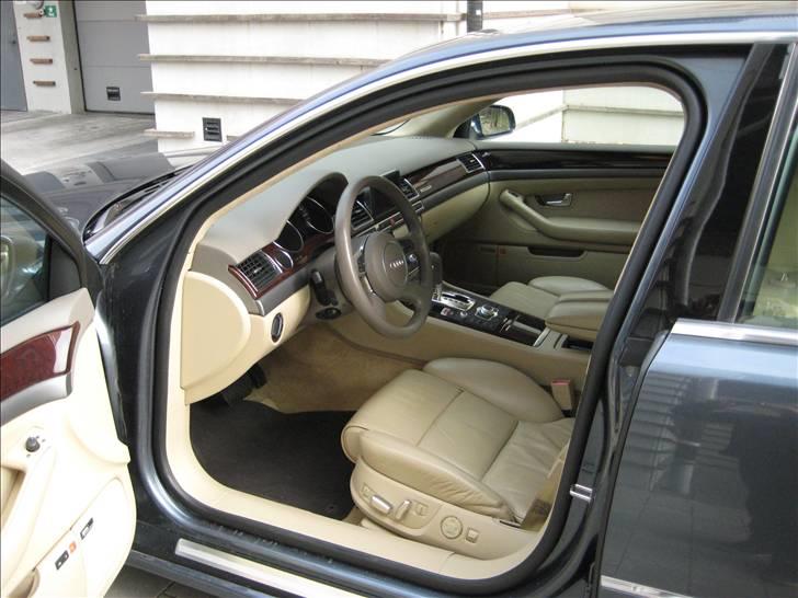 Audi A8 4.2 Quattro billede 8