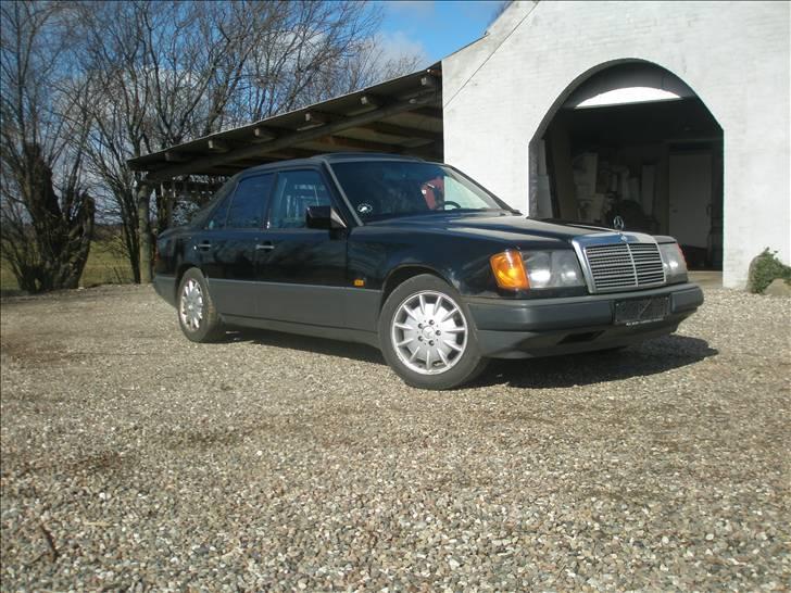 Mercedes Benz 250 D SOLGT billede 2