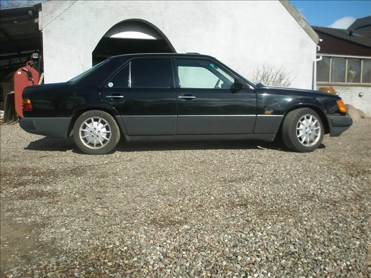 Mercedes Benz 250 D SOLGT billede 4