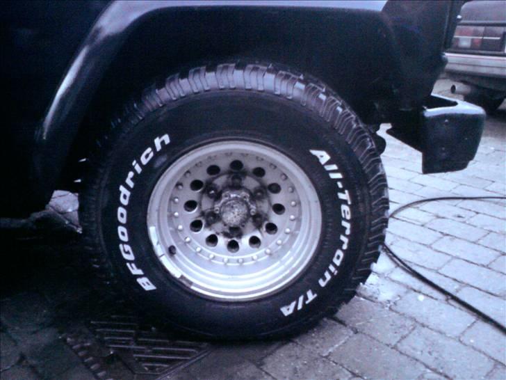 Nissan  Patrol byttet - 31-10.50-15  med bfgoodrich all-terrain   har næsten lige fået dem på.  det pyntede billede 5